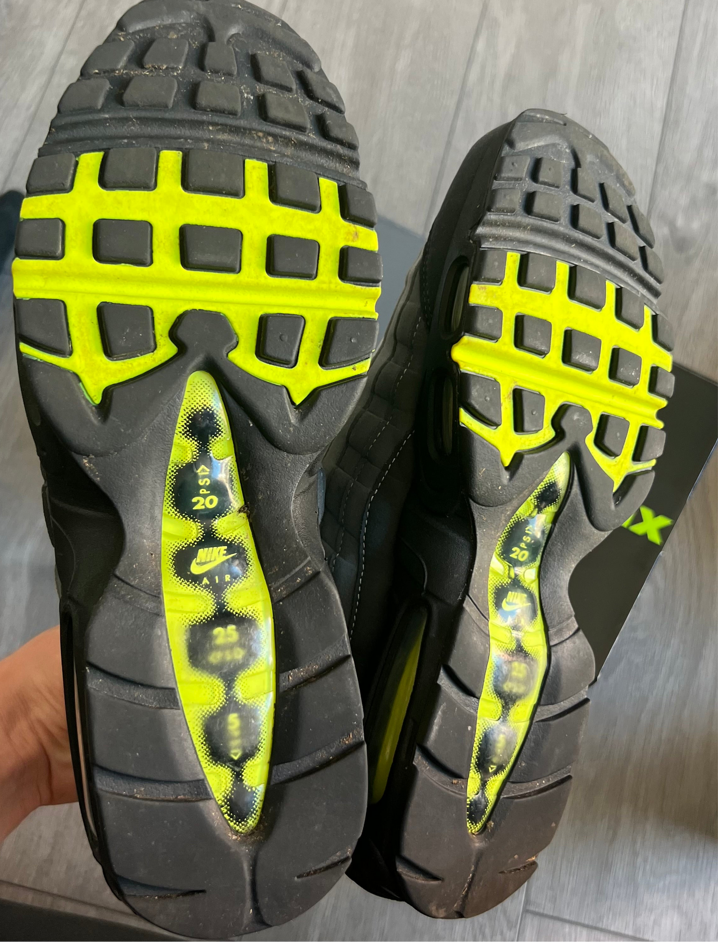AIRMAX 95 NEON 2020 UK8.5